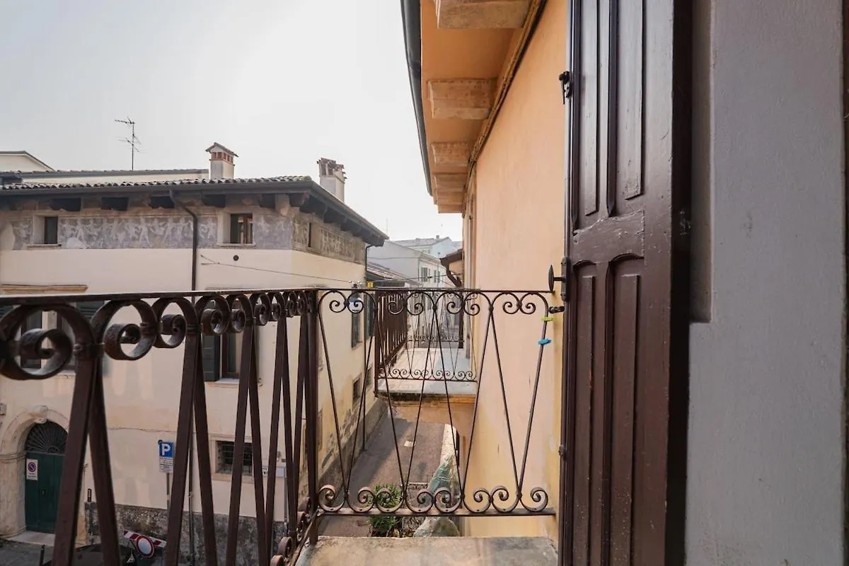 Juliet'S Paradise Balcongraffiti In Love Verona Appartamento
