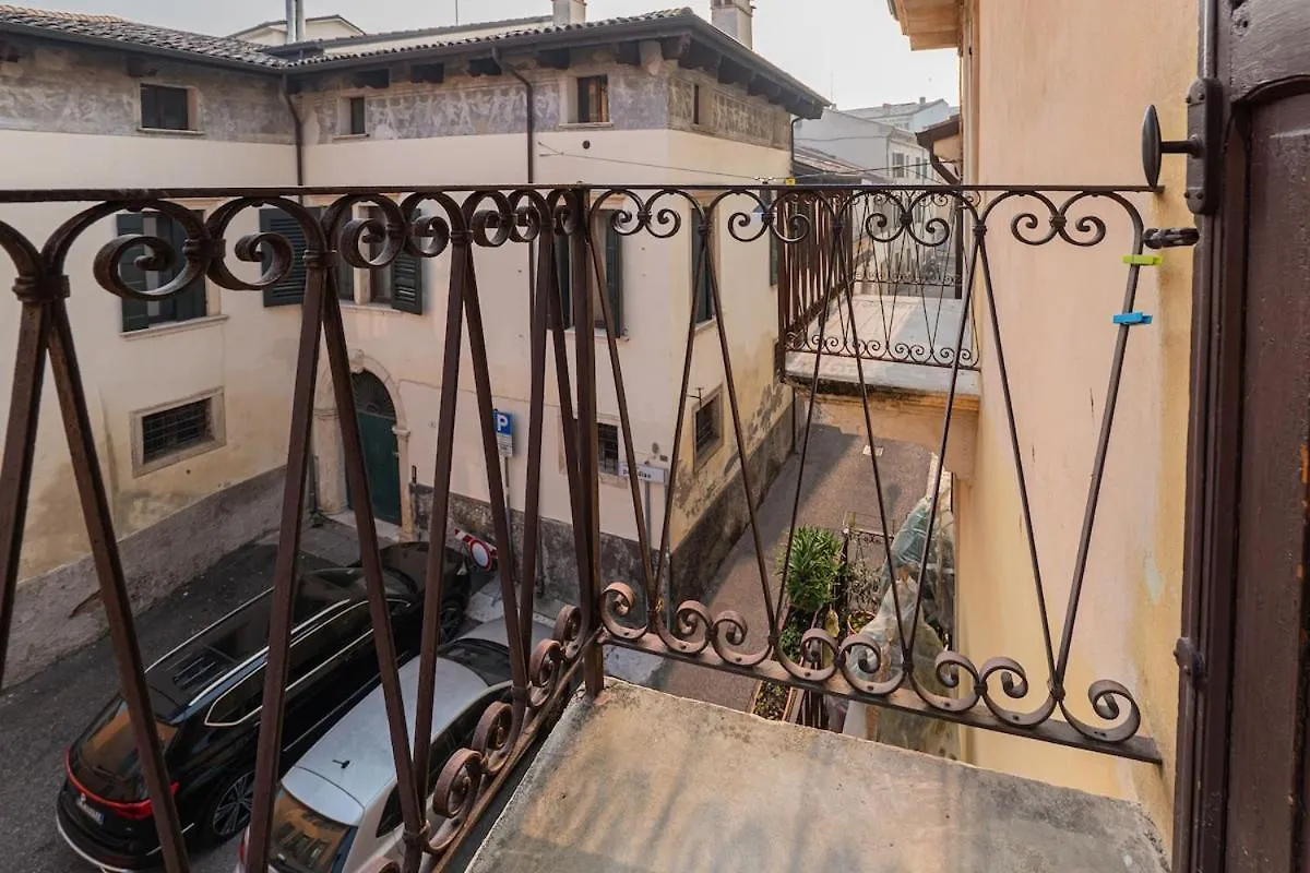 Apartment Juliet'S Paradise Balcongraffiti In Love Verona